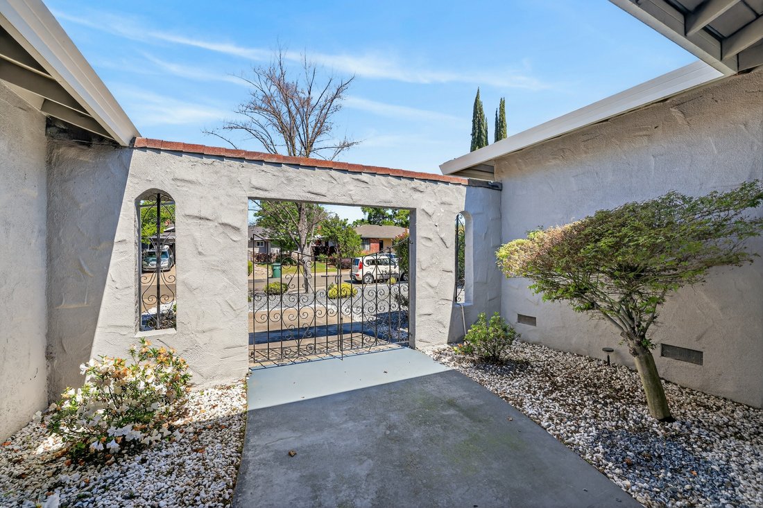 Carmichael, California, United States 4 - 17563774