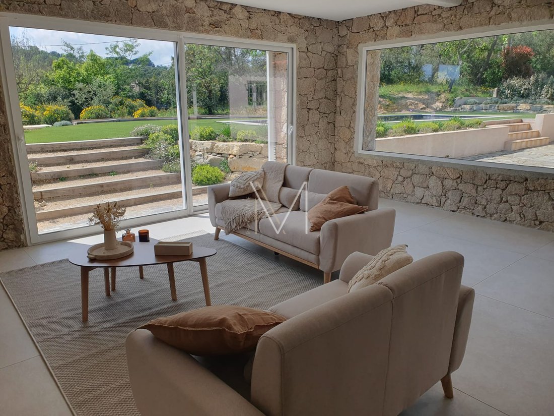 Villa in Le Plan-de-la-Tour, Provence-Alpes-Côte d'Azur, France 1 - 17562505