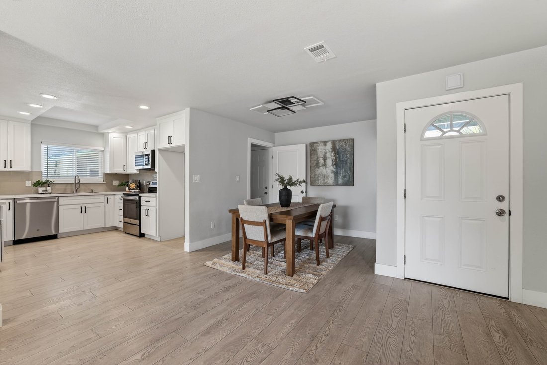 Carmichael, California, United States 5 - 17563774