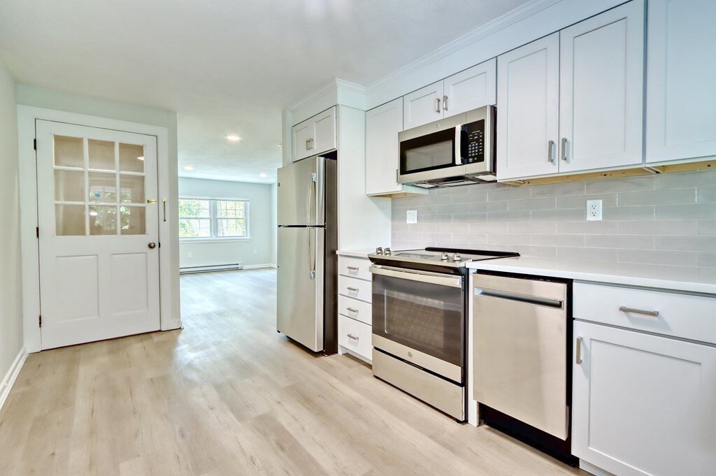 Condo in Westwood, Massachusetts, United States 5 - 17565806