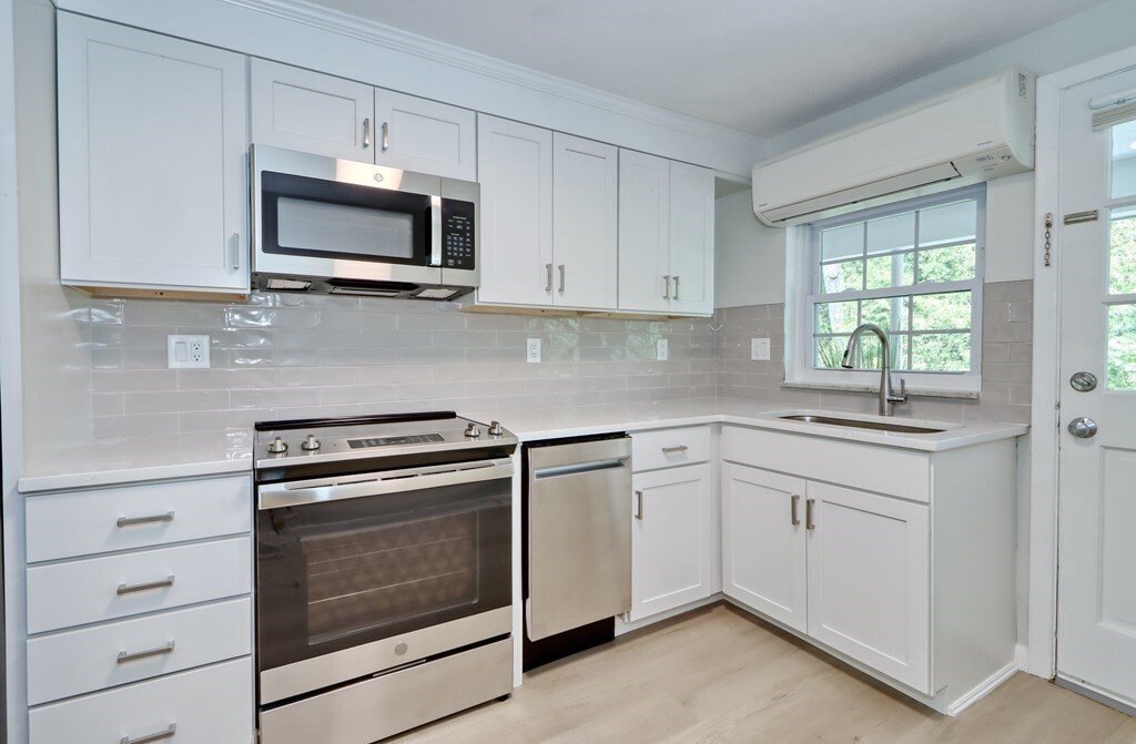 Condo in Westwood, Massachusetts, United States 3 - 17565806
