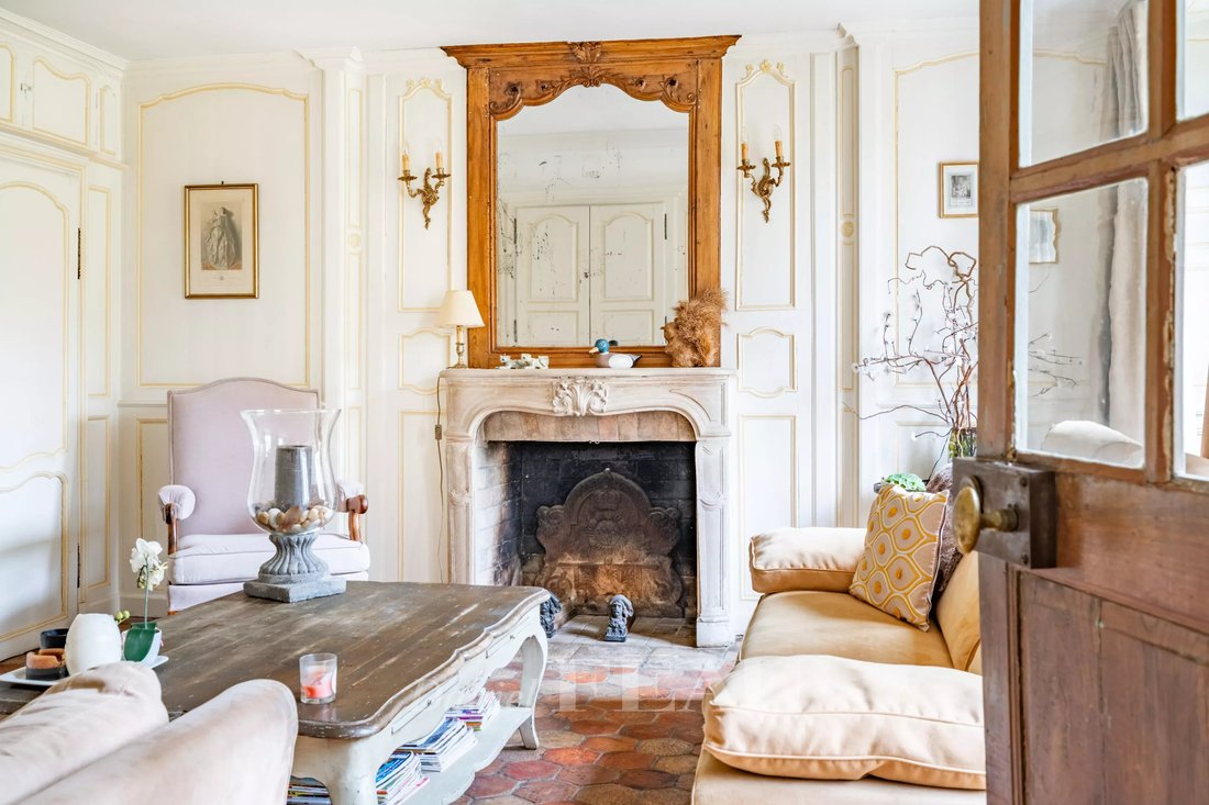 House in Montfort-l'Amaury, Ile-de-France, France 2 - 17564398