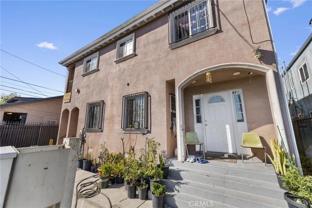 Los Angeles, California, United States 3 - 17410324