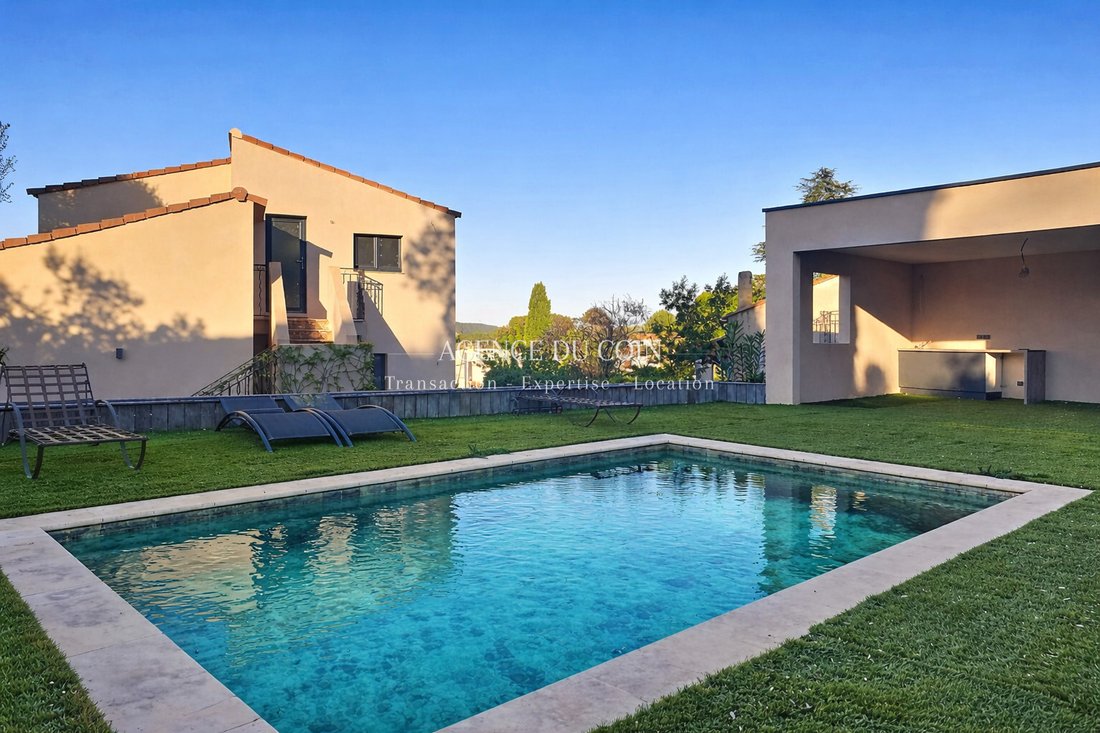 Villa in Trans-en-Provence, Provence-Alpes-Côte d'Azur, France 1 - 17564178