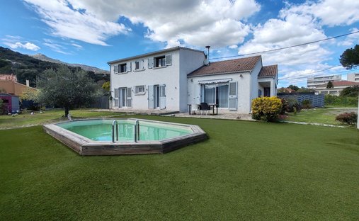 Villa in Est, Borgo, France 1