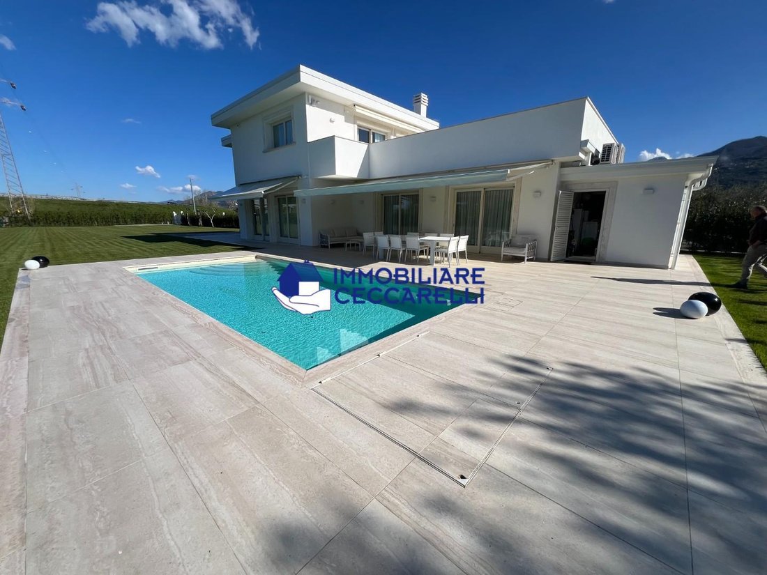 Villa in Pietrasanta, Tuscany, Italy 3 - 17565944