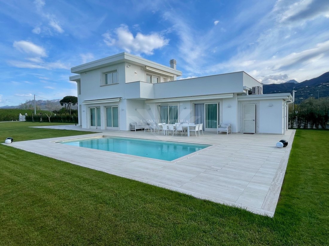 Villa in Tonfano, Pietrasanta, Italy 2 - 16651760