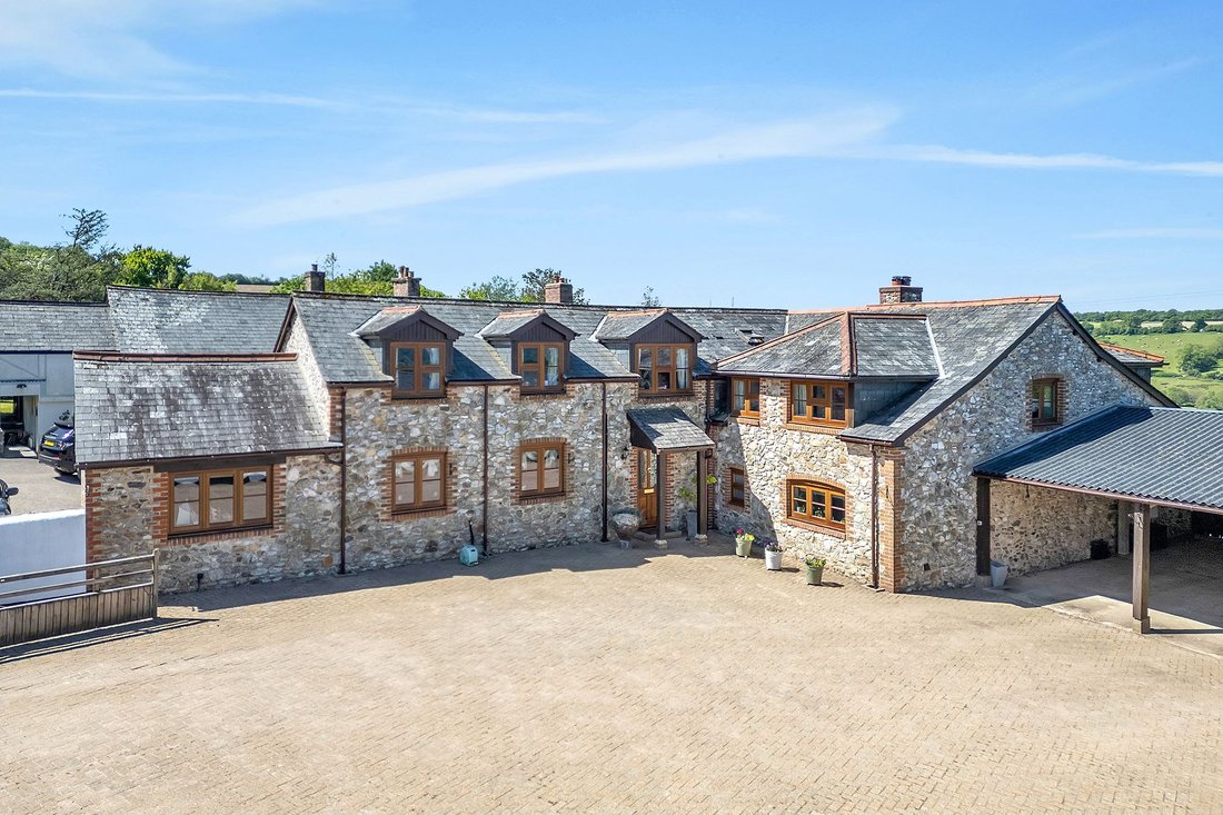 Honiton, England 3 - 17562330