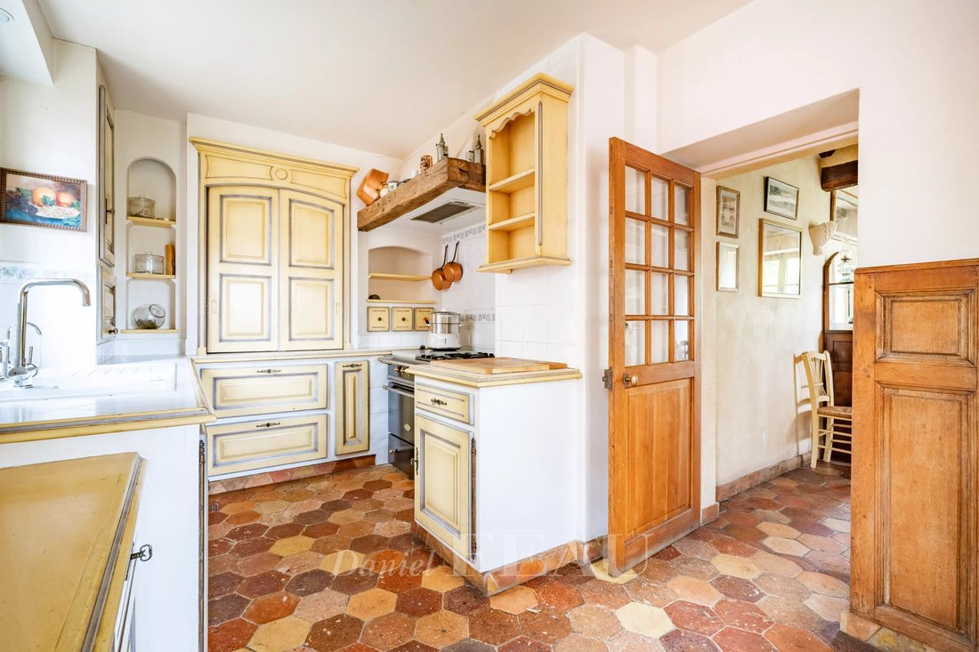 House in Montfort-l'Amaury, Ile-de-France, France 5 - 17564398