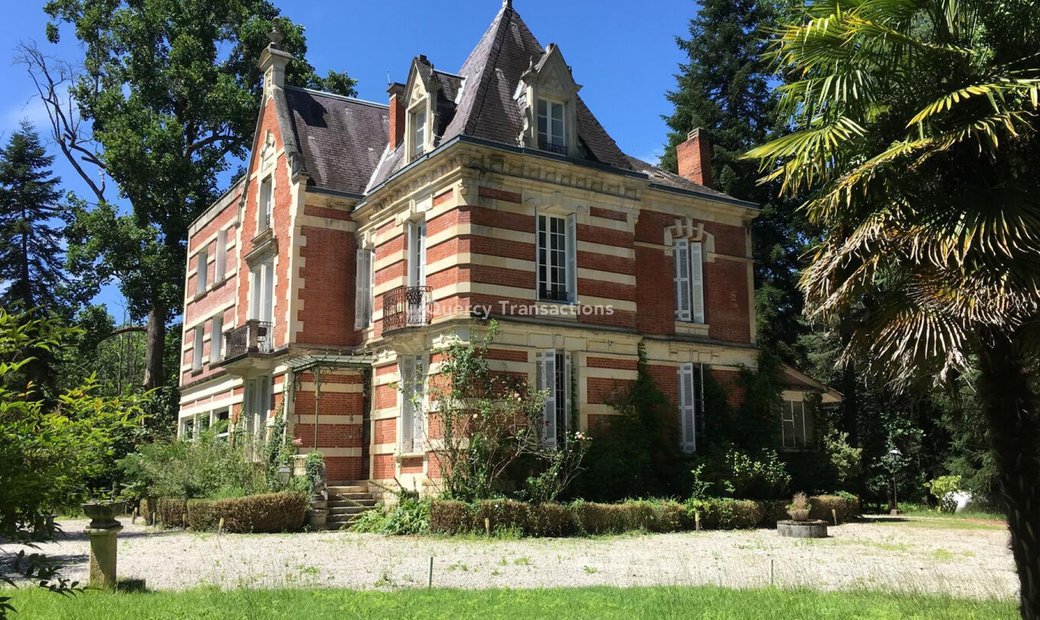 At The Gates Of Périgord Noir, On The Outskirts Of Souillac Towards Sarlat, In The Center Of A Magni