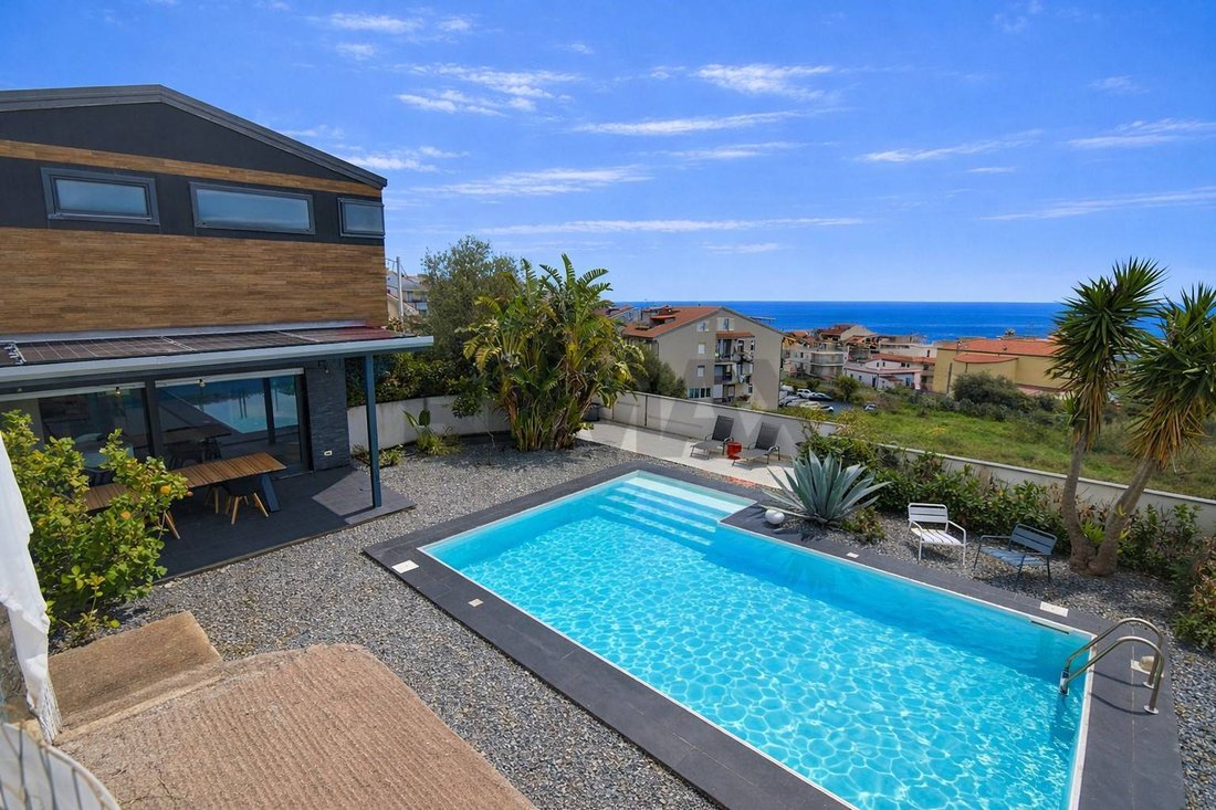 Villa in Santa Teresa di Riva, Sicily, Italy 1 - 17566770