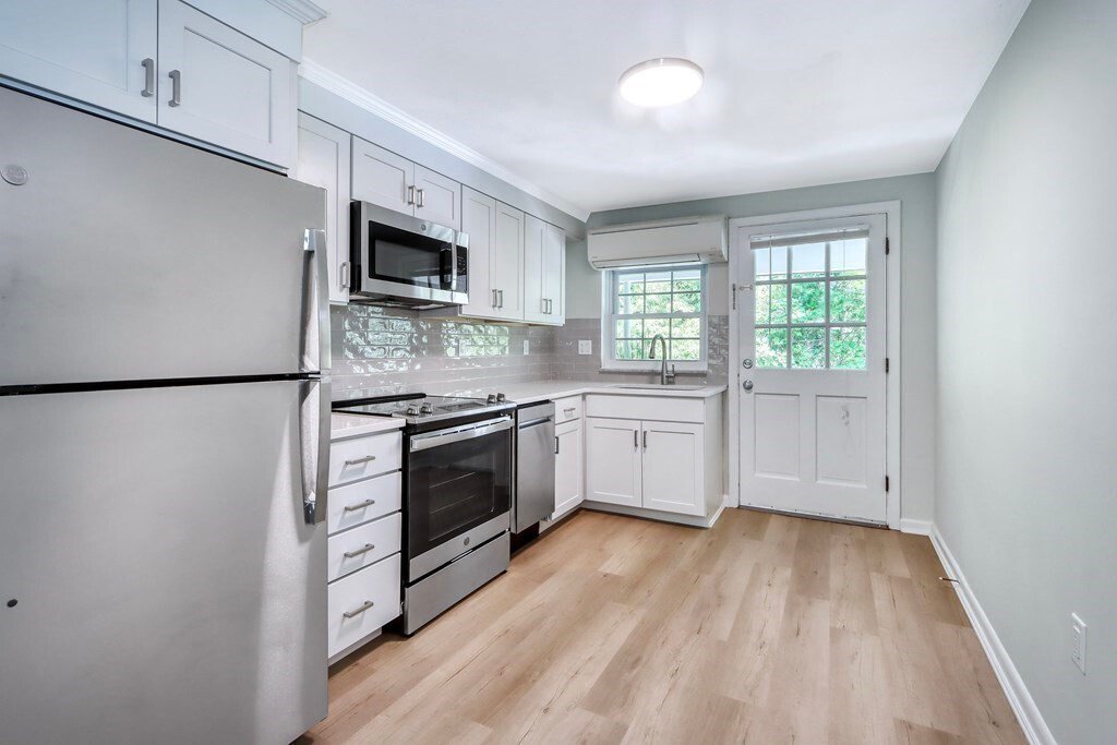 Condo in Westwood, Massachusetts, United States 4 - 17565806