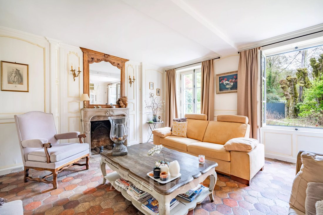 House in Montfort-l'Amaury, Ile-de-France, France 4 - 17564398