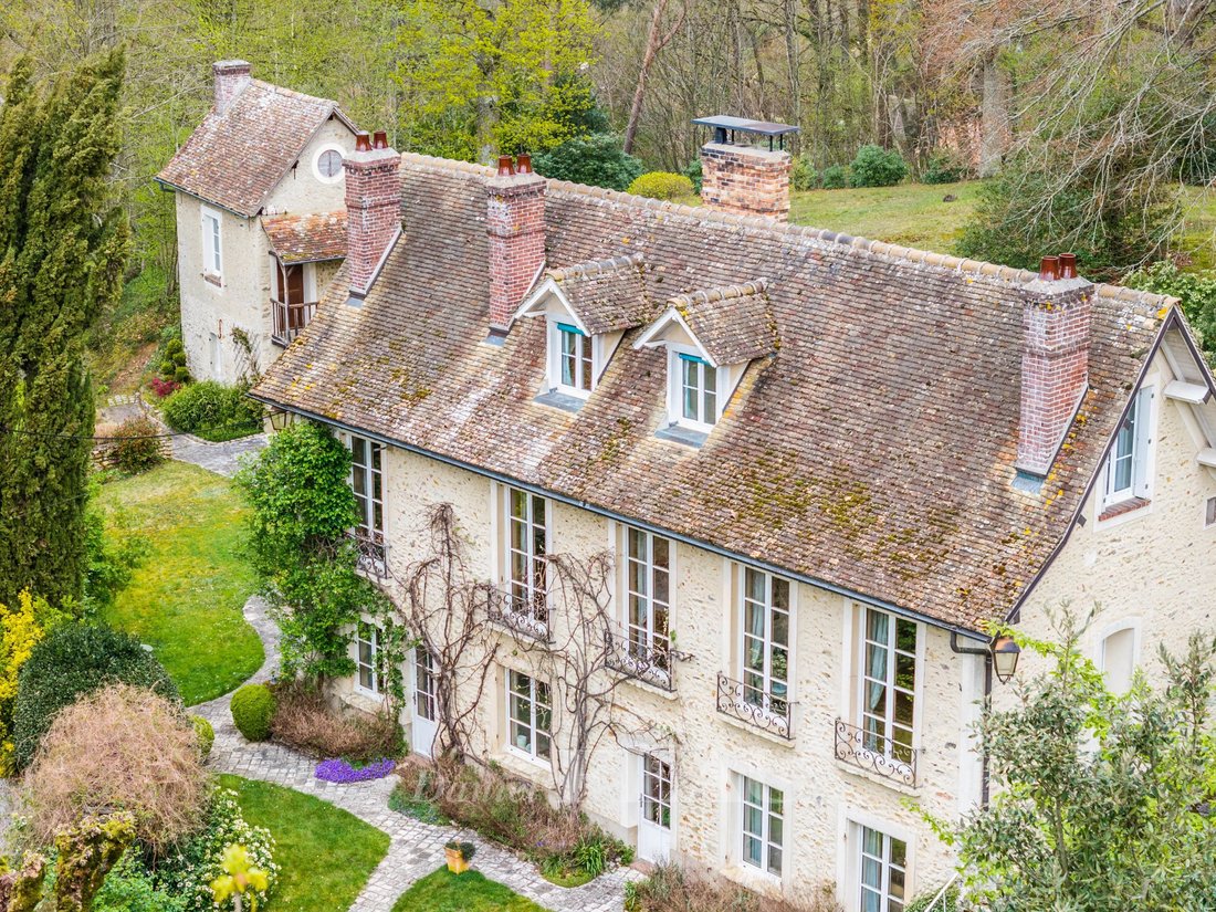 House in Montfort-l'Amaury, Ile-de-France, France 1 - 17564398