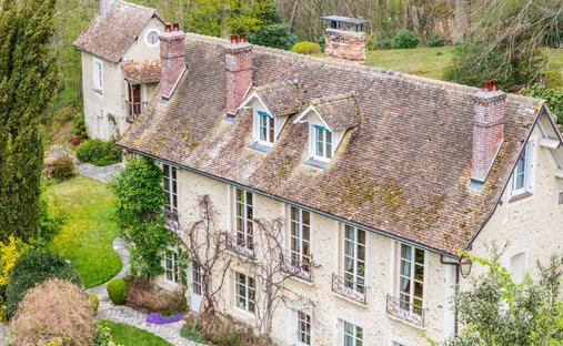House in Montfort-l'Amaury, Ile-de-France, France 1