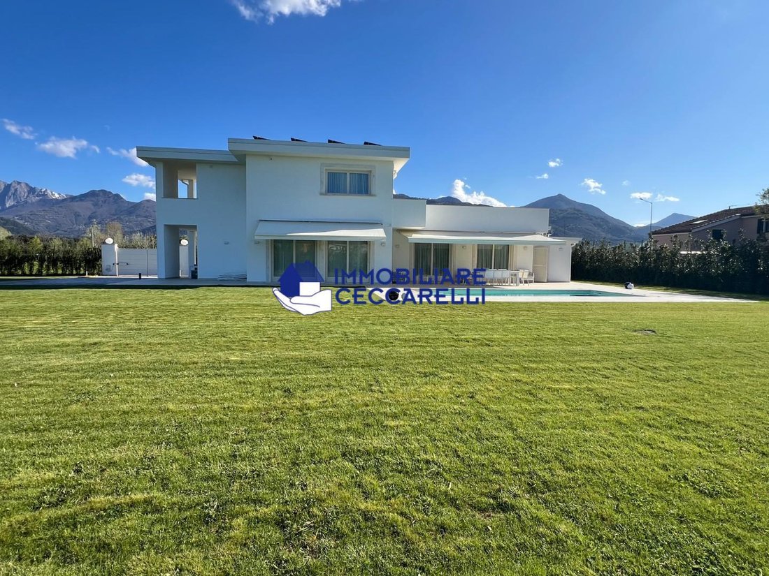 Villa in Pietrasanta, Tuscany, Italy 2 - 17565944