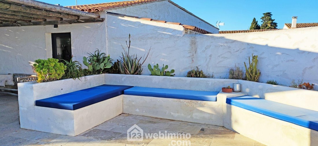 Villa in Saintes-Maries-de-la-Mer, Provence-Alpes-Côte d'Azur, France 2 - 17564545