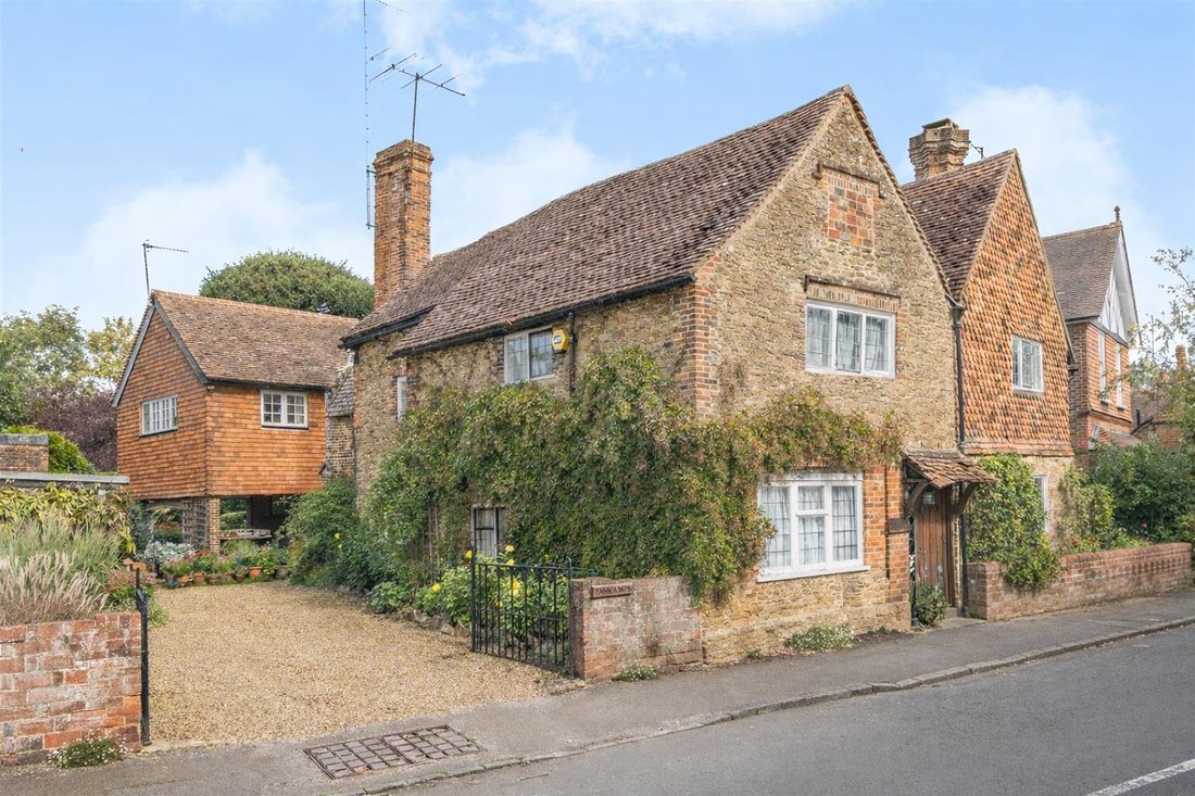 House in Guildford, England 1 - 17493223