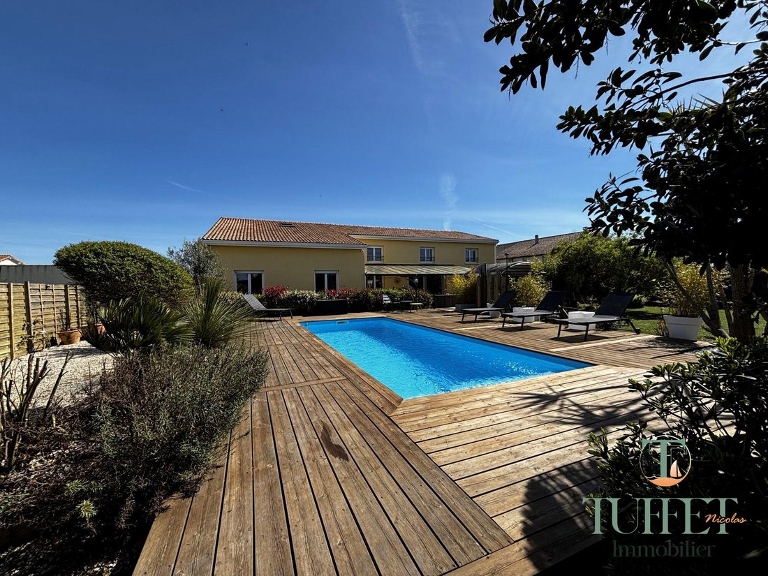 House in Saint-Sulpice-de-Royan, Nouvelle-Aquitaine, France 4 - 17566857