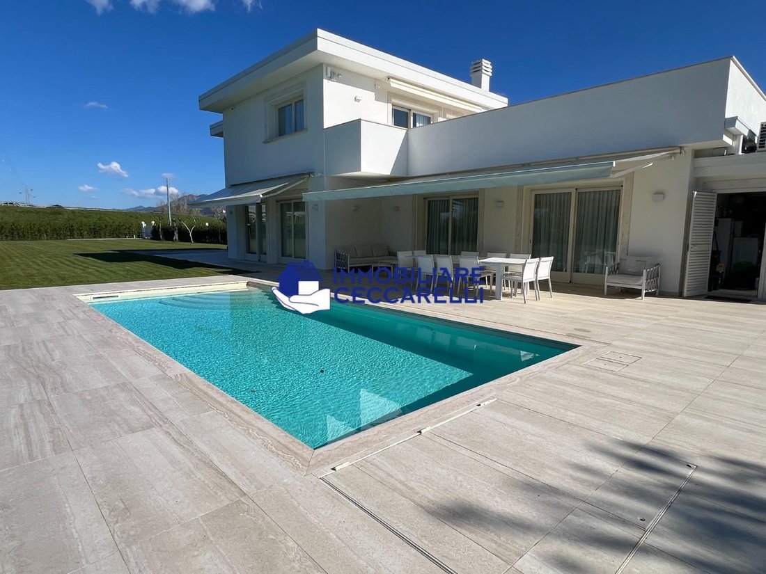 Villa in Pietrasanta, Tuscany, Italy 4 - 17565944