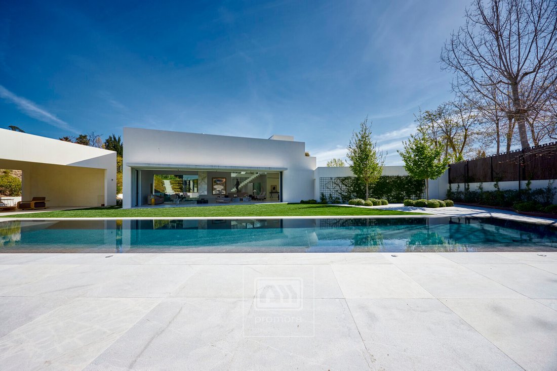 Villa in Somosaguas, Pozuelo de Alarcon, Comunidad de Madrid 2 - 17570925