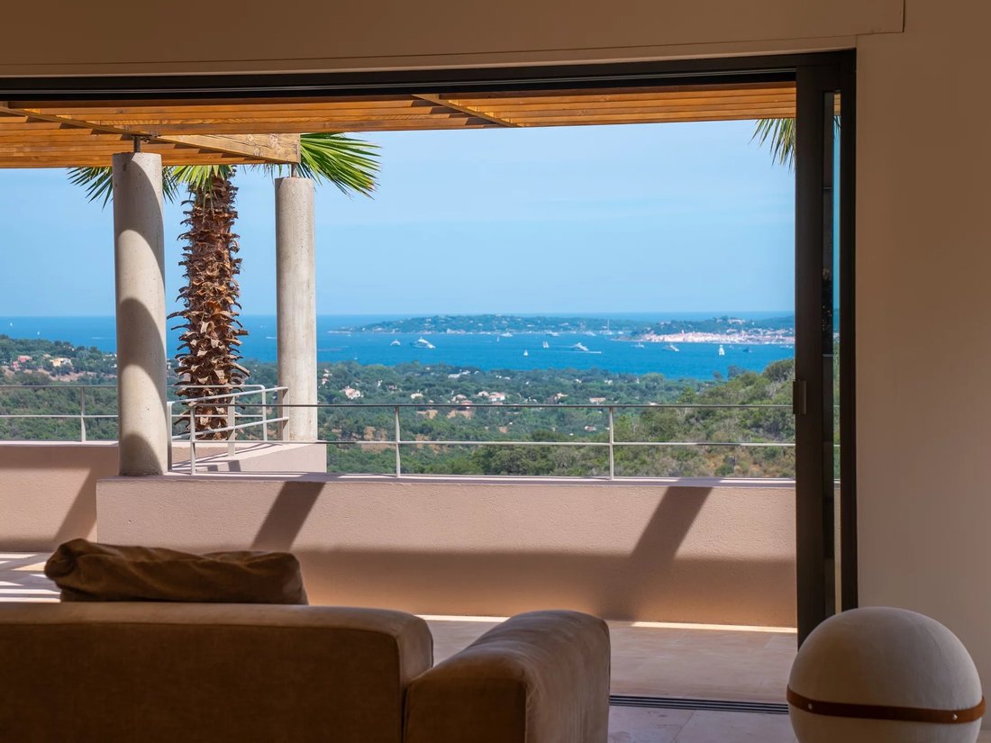 Villa in Grimaud, Provence-Alpes-Côte d'Azur, France 1 - 17571339