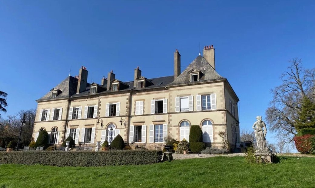 Allier: Castles 968m2