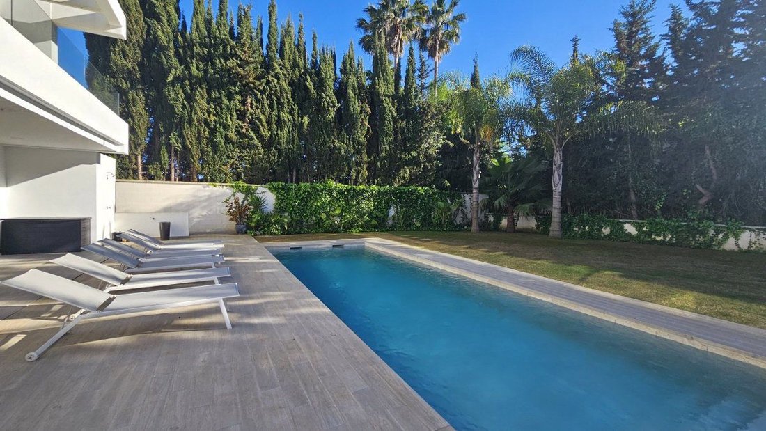 Villa in Sotogrande, San Roque, Andalusia 1 - 12824867