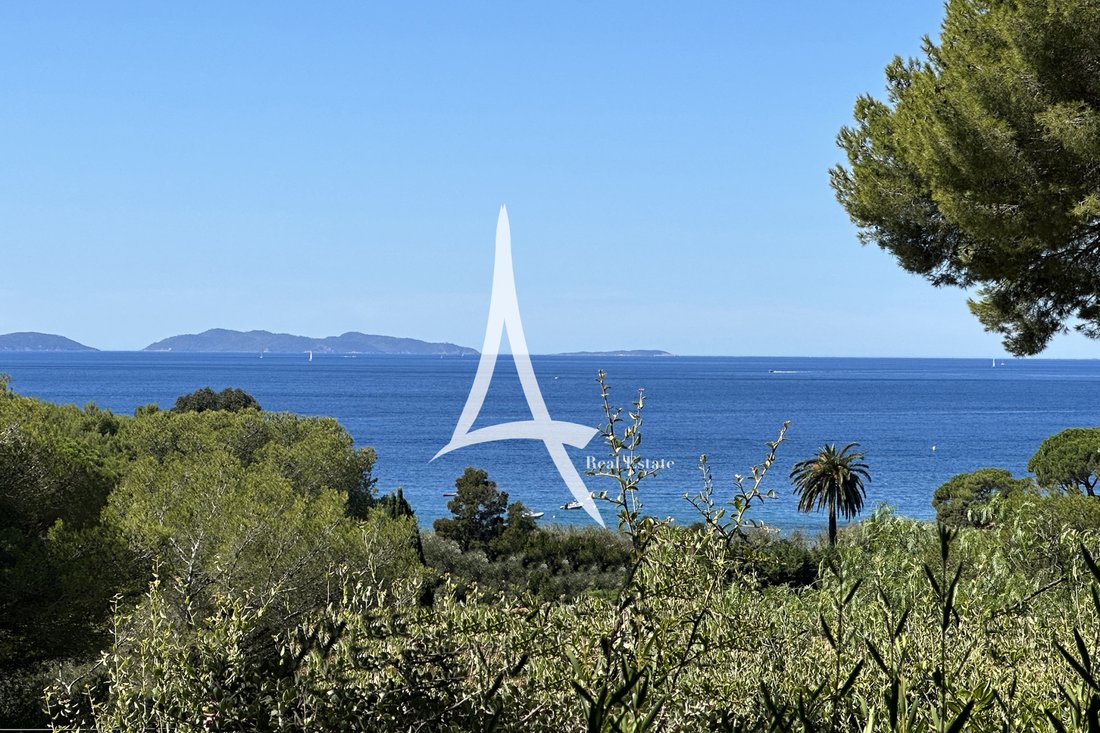 Villa in La Croix-Valmer, Provence-Alpes-Côte d'Azur, France 1 - 17573242
