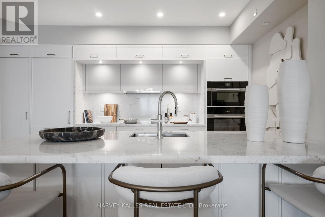 Waterfront Luxury Suite With Expansive Terrace Views Dans Toronto ...