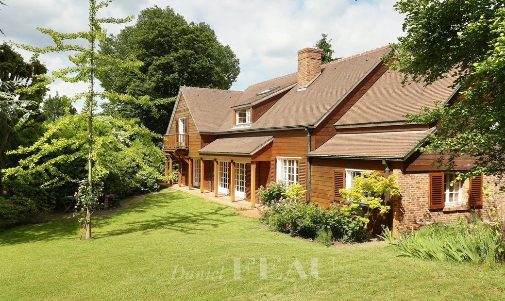 Elegant Estate With Expansive Living En Garches, Isla De Francia ...