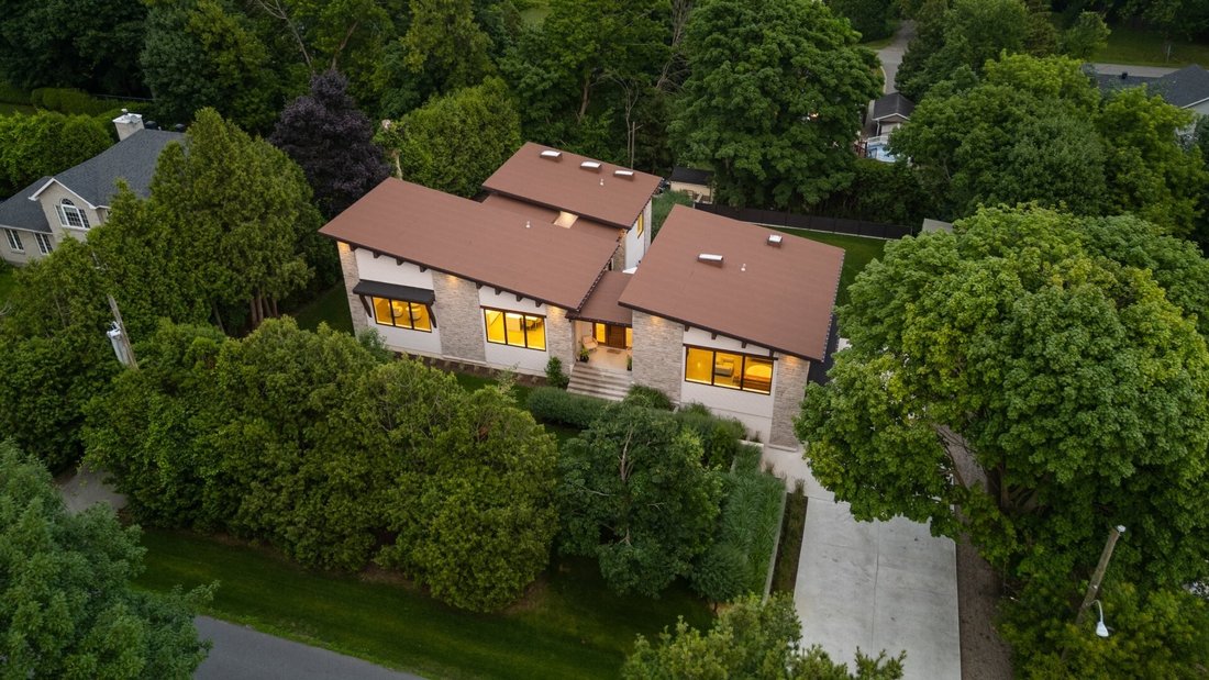 Contemporary Bungalow With Expansive Landscaped En Baie D'urfé, Quebec ...
