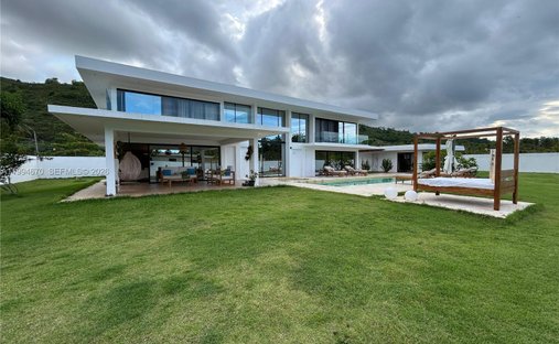House in Coson, Samaná Province, Dominican Republic 1