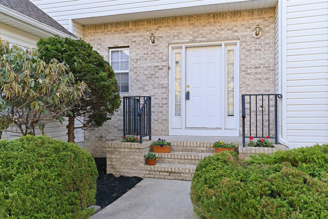 House in Old Bridge Township, New Jersey, United States 2 - 17572206