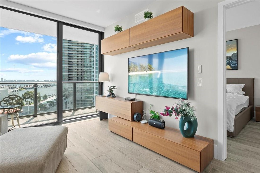 Condo in Miami, Florida, United States 2 - 17574466