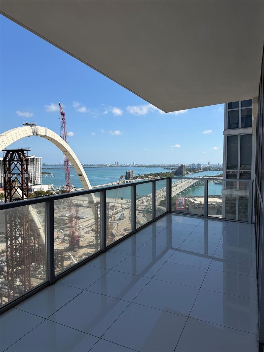 Condo in Miami, Florida, United States 1 - 17574472