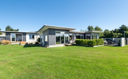 Luxury houses with garden for sale in Otatara, Southland, New Zealand ...