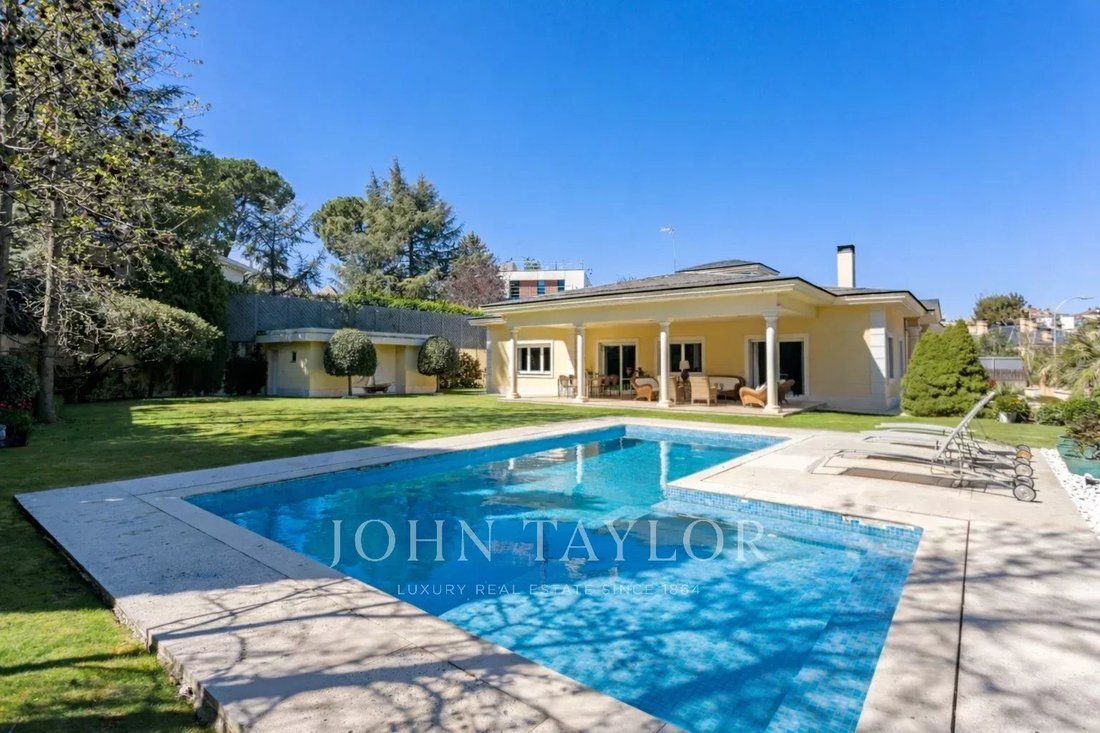 chalet à Hortaleza, Madrid, Espagne 2 - 17573398