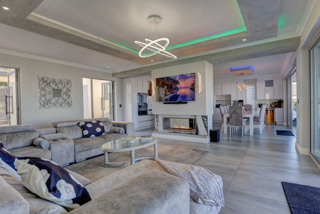 Estate in Dana Bay, Western Cape, South Africa 5 - 17574133