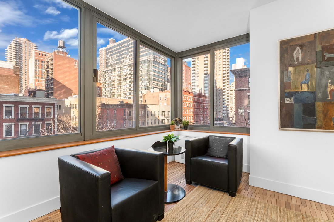 House in New York, New York, United States 4 - 17573865