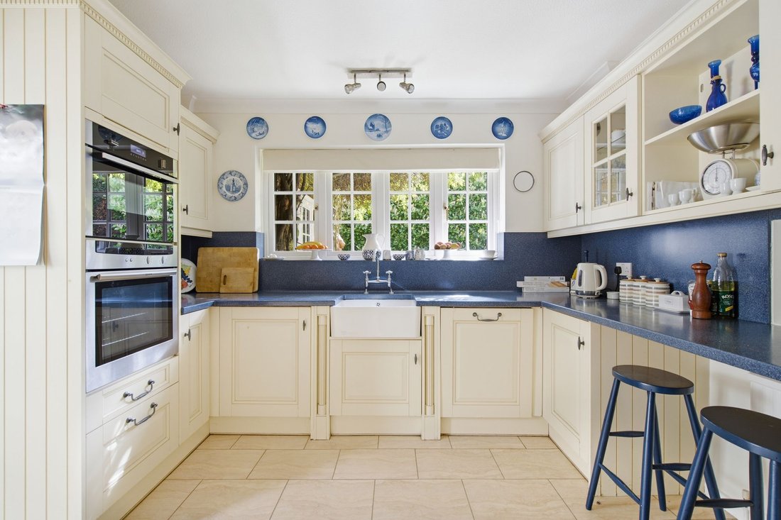 House in Sunninghill, England 3 - 17572523