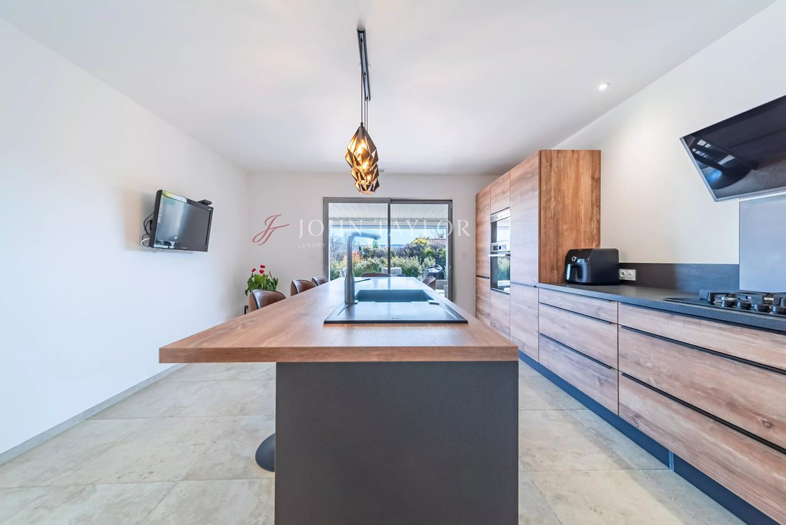House in Gargas, Provence-Alpes-Côte d'Azur, France 5 - 17572488