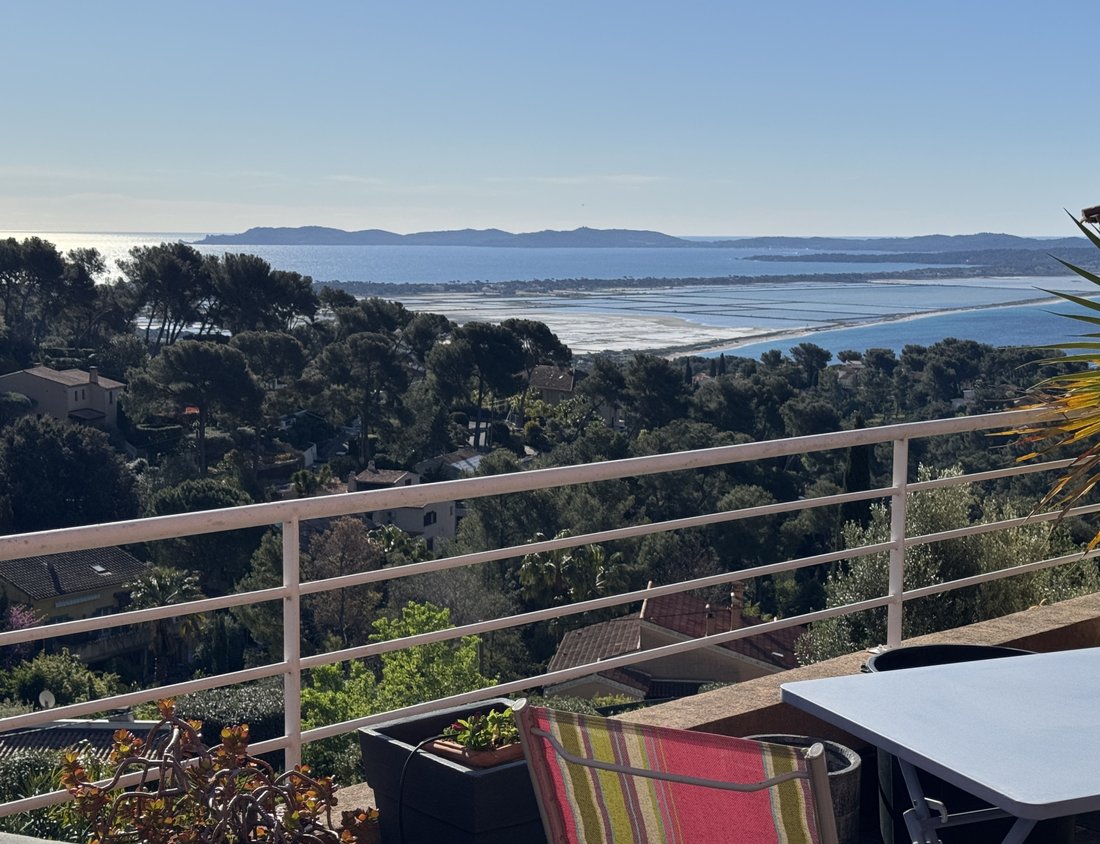 House in Hyeres, Provence-Alpes-Côte d'Azur, France 1 - 17555156