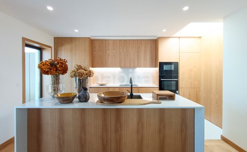 Apartment in Cedofeita, Santo Ildefonso, Se, Miragaia, Sao Nicolau e Vitoria, Porto District, Portugal 1