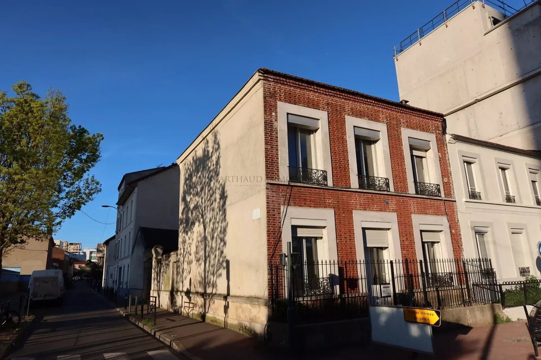 Estate in Vieux Saint Ouen, Saint-Ouen-sur-Seine, France 2 - 17574180