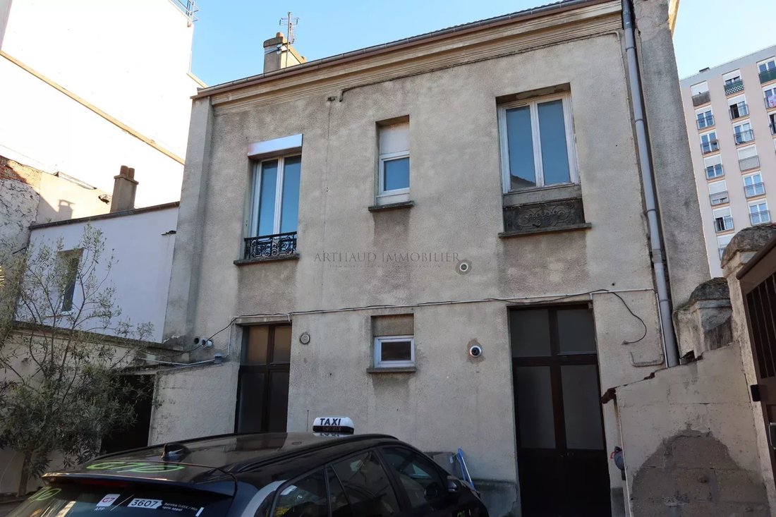 Estate in Vieux Saint Ouen, Saint-Ouen-sur-Seine, France 3 - 17574180