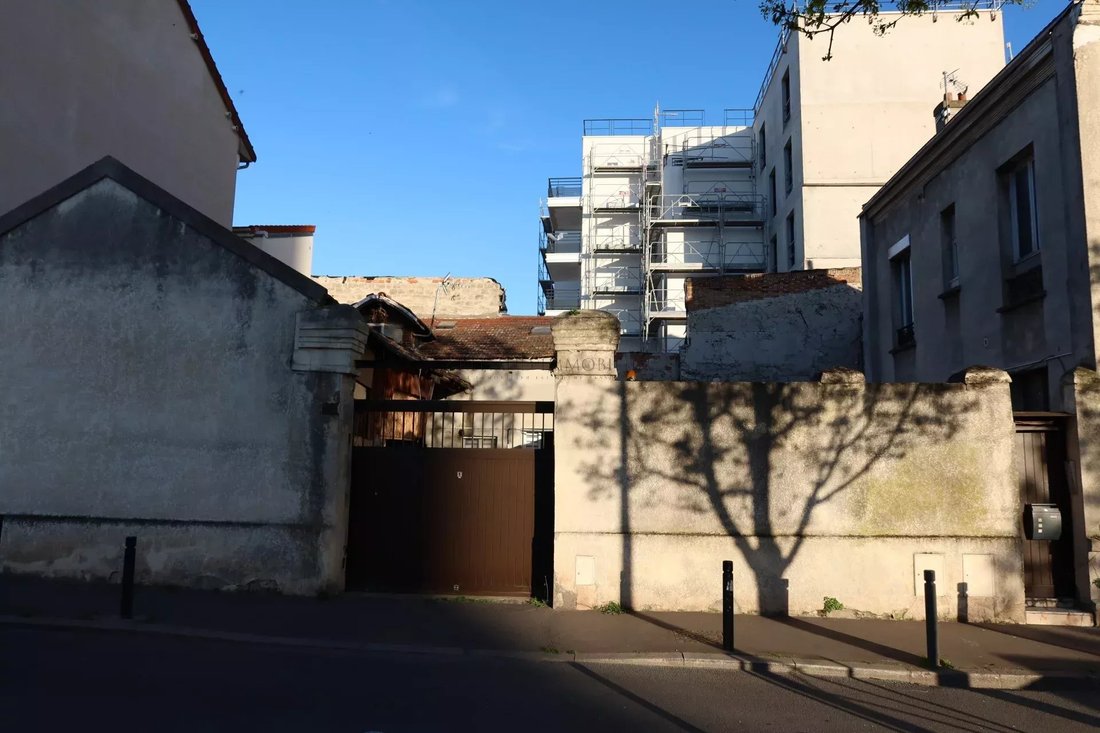 Estate in Vieux Saint Ouen, Saint-Ouen-sur-Seine, France 5 - 17574180