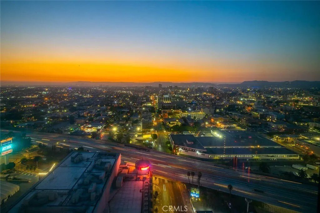 Condo in Los Angeles, California, United States 2 - 17572403