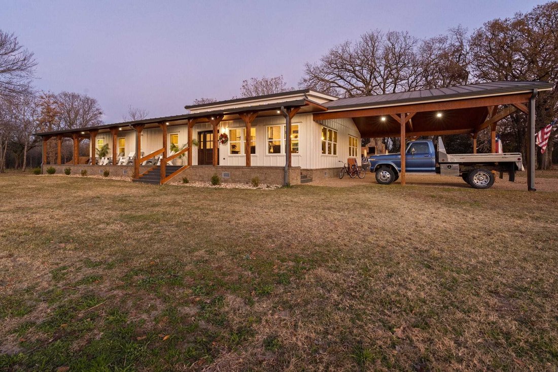 House in Cleburne, Texas, United States 2 - 17585672
