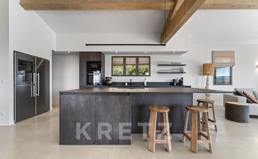 18th Century Château Facing The Luberon